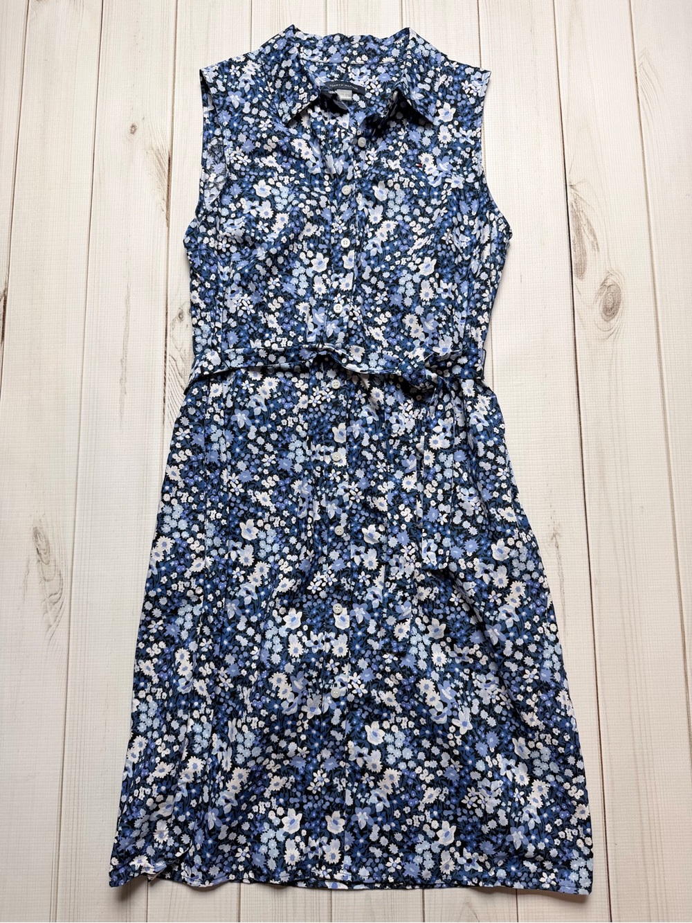 Tommy Hilfiger Blue and White Floral Button-Up Top - Picture 2 of 6